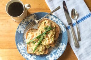 Breakfast toast with eggs and chives