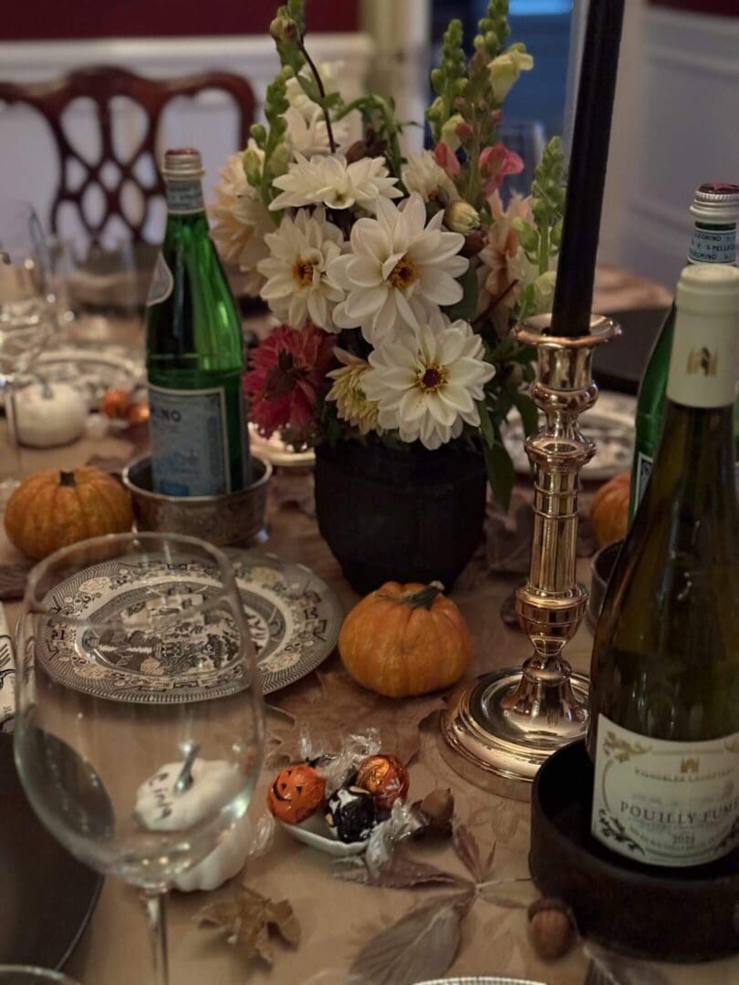 Elegant autumn table setting with flowers