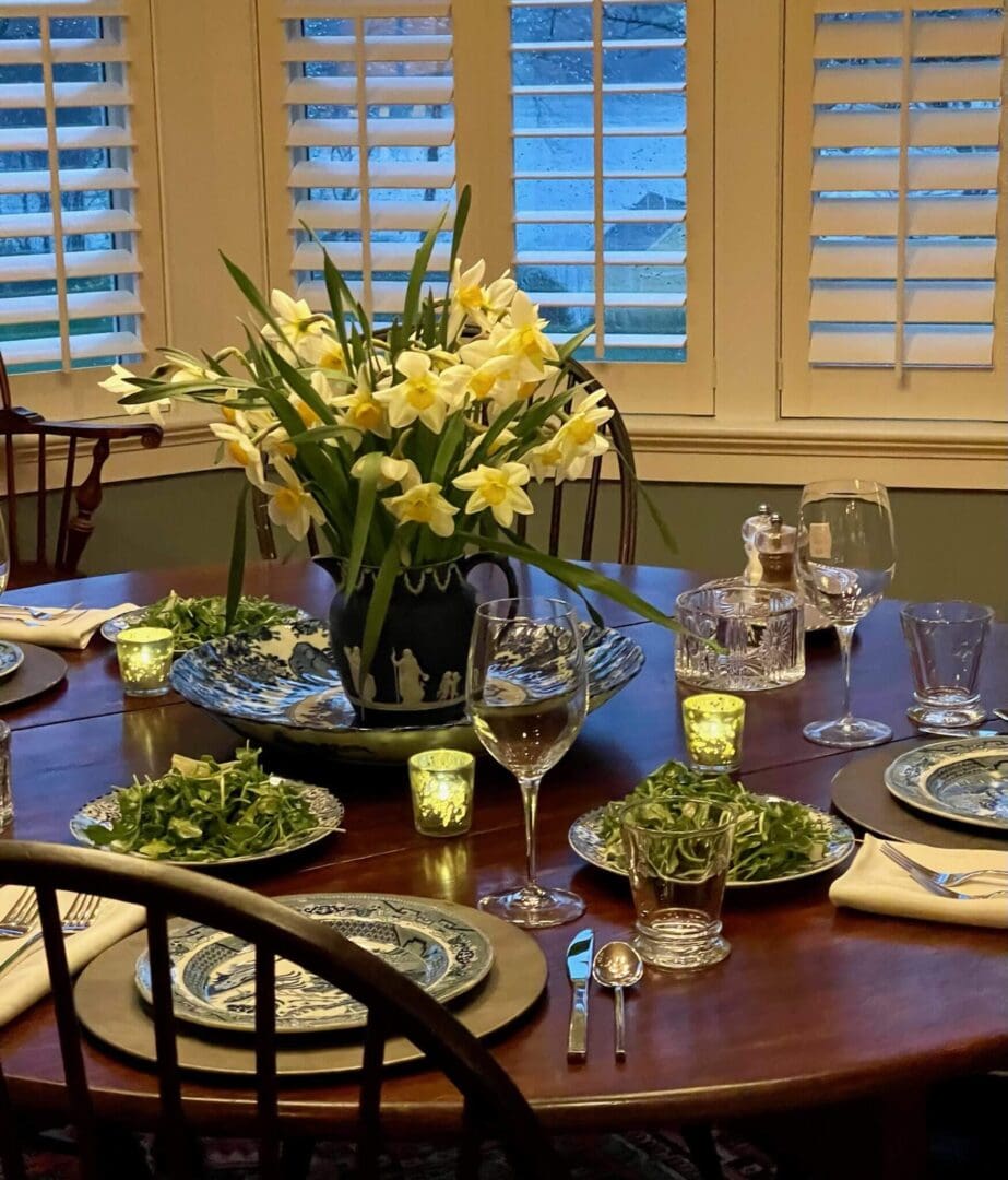 Elegant dinner table with flowers and candles.